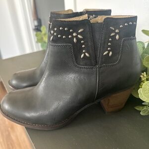HO’OHILU Leather Ankle Boots — Size W9 | Silver Beading Detail | Pull-On